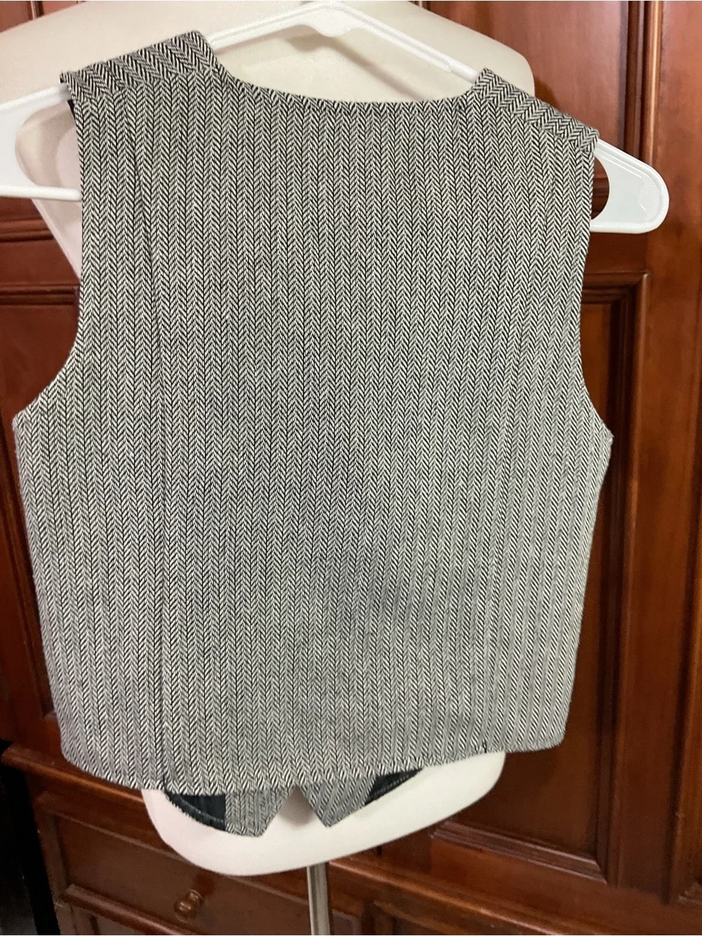 Children’s Place Boys Vest 4 Button Herringbone Pattern Black and Gray Sz 10 Lkn